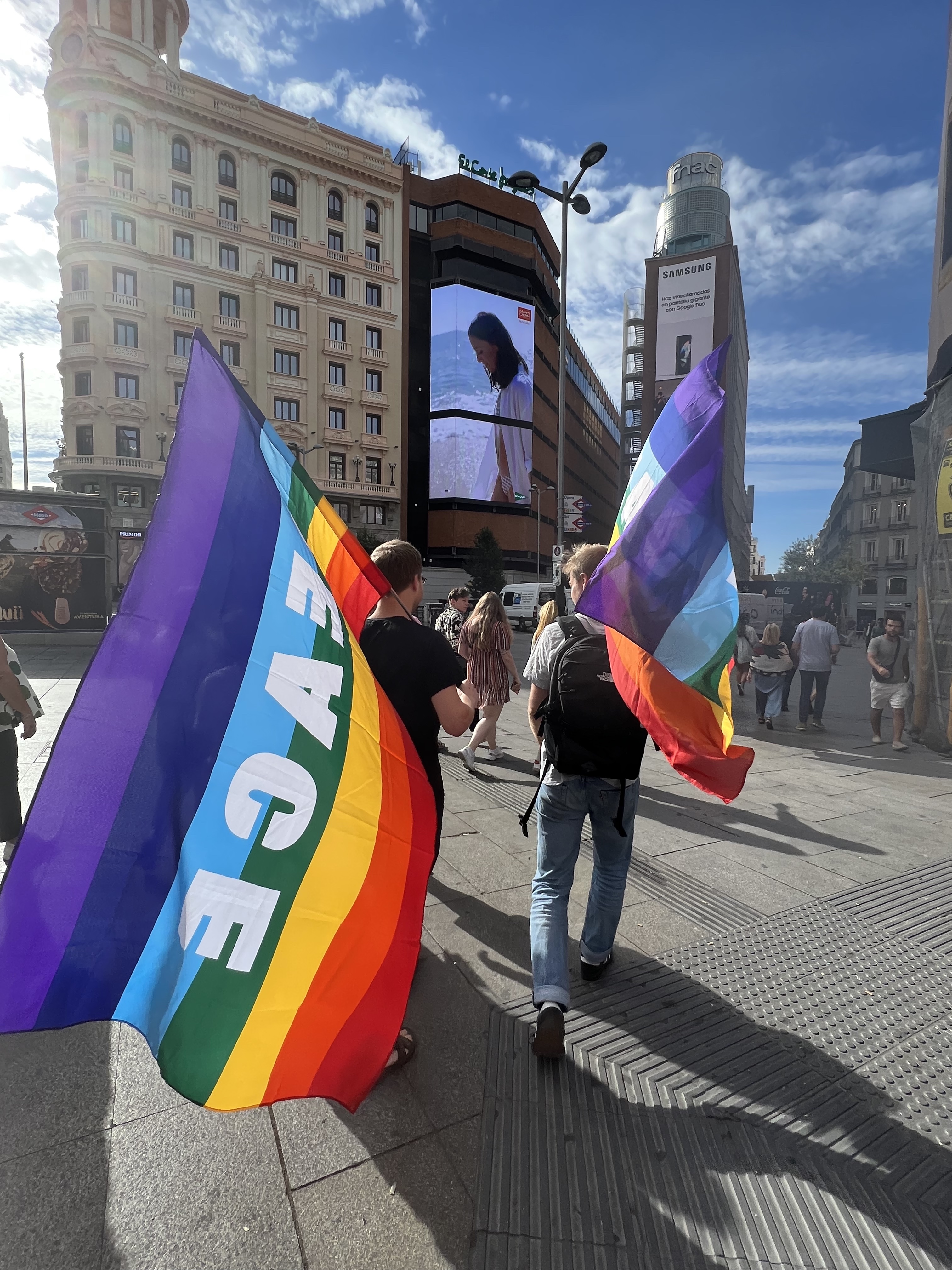 drapeaux peace dans la rue